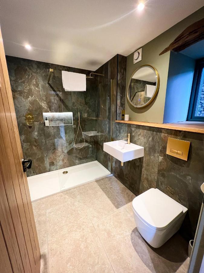 Tethera, Amma Barn Apartment
