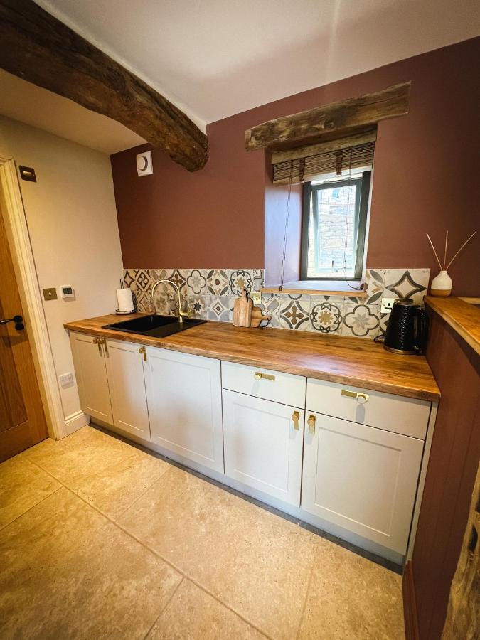 Apartment Tethera, Amma Barn Shap